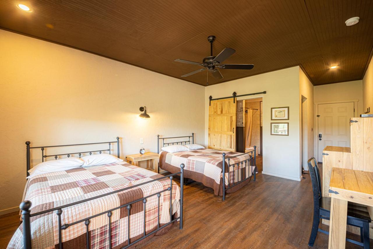 -Pet Friendly- Miners Cabin #5 -Two Double Beds - Private Balcony Tombstone Eksteriør bilde