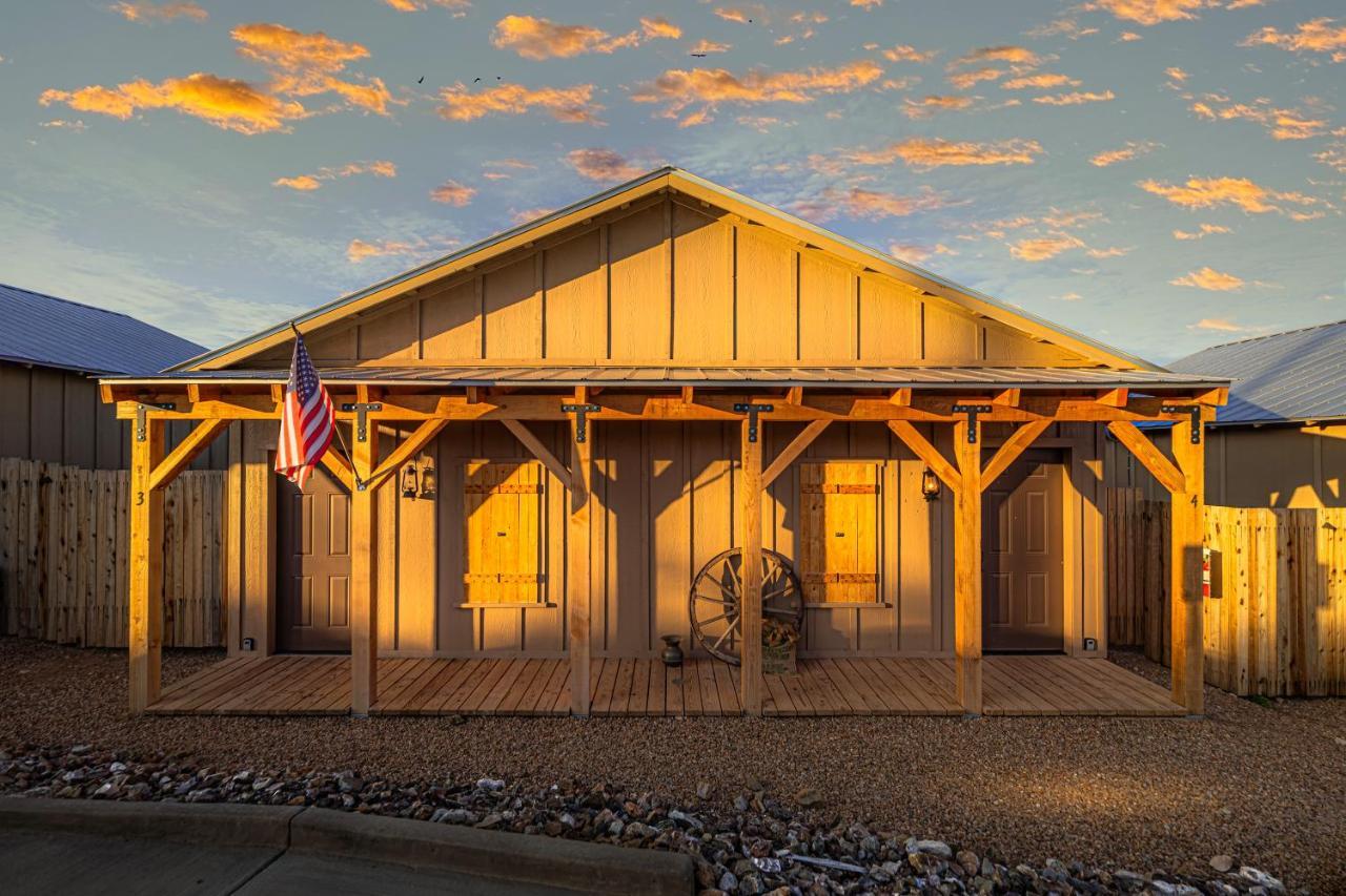 -Pet Friendly- Miners Cabin #5 -Two Double Beds - Private Balcony Tombstone Eksteriør bilde