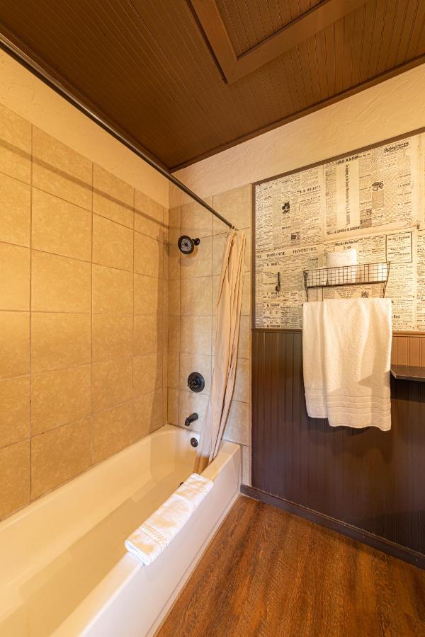 -Pet Friendly- Miners Cabin #5 -Two Double Beds - Private Balcony Tombstone Eksteriør bilde