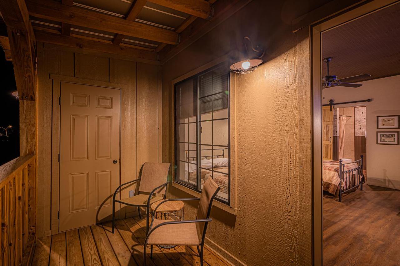 -Pet Friendly- Miners Cabin #5 -Two Double Beds - Private Balcony Tombstone Eksteriør bilde